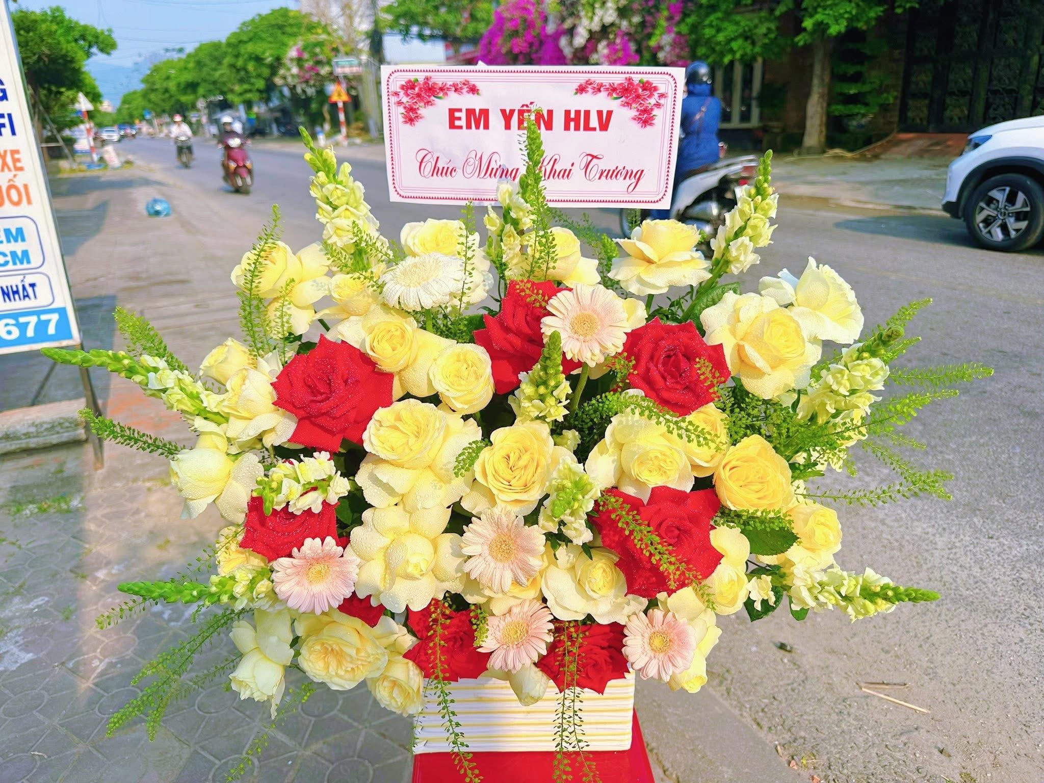 Giỏ hoa thanh lịch, nhẹ nhàng